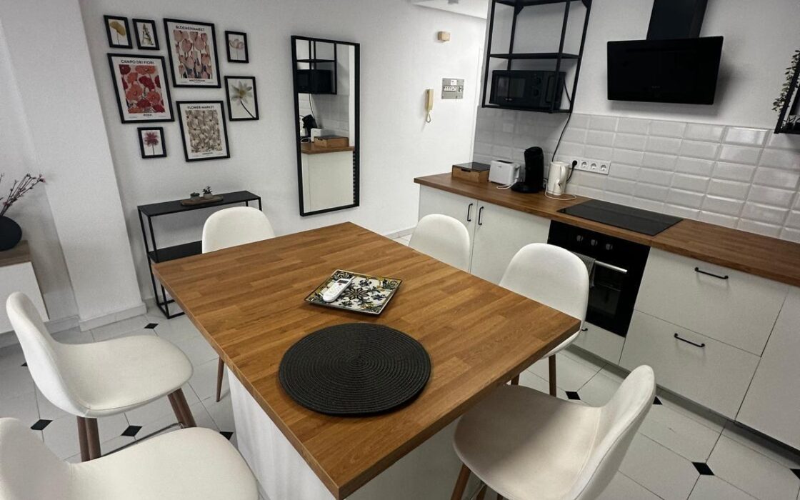 Апартамент в Торревьехе 61 кв.м у моря с террасой