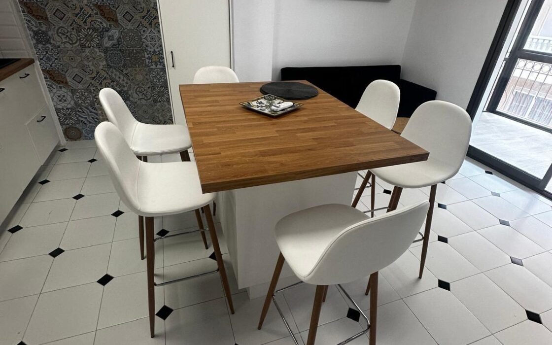 Апартамент в Торревьехе 61 кв.м у моря с террасой