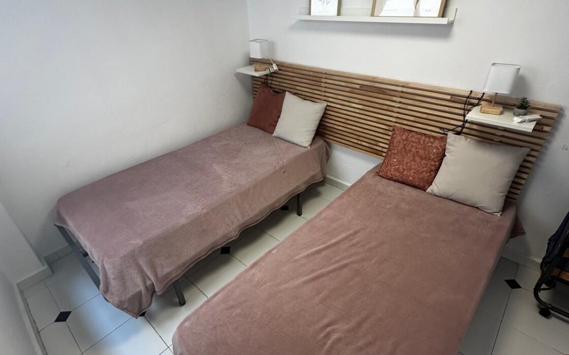 Апартамент в Торревьехе 61 кв.м у моря с террасой