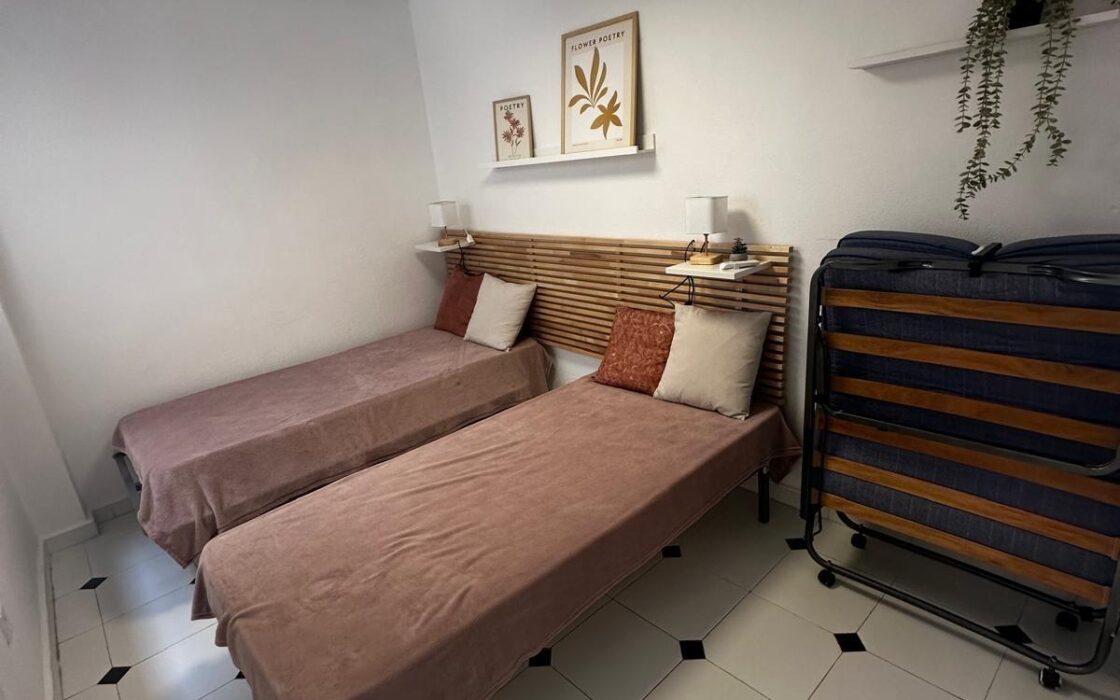 Апартамент в Торревьехе 61 кв.м у моря с террасой