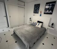 Апартамент в Торревьехе 61 кв.м у моря с террасой