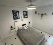 Апартамент в Торревьехе 61 кв.м у моря с террасой