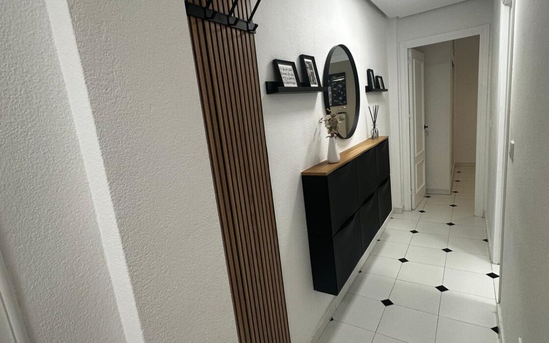 Апартамент в Торревьехе 61 кв.м у моря с террасой