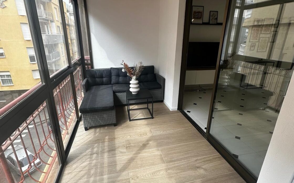 Апартамент в Торревьехе 61 кв.м у моря с террасой