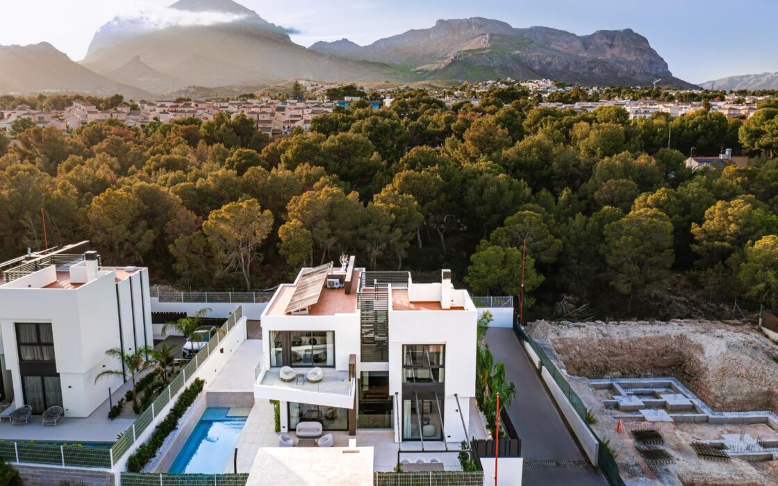 Вилла в La Nucía 342 кв.м с террасой и бассейном