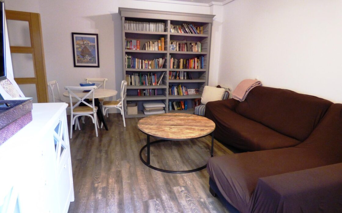 Апартаменты в Аликанте 144 кв.м с террасой и бассейном