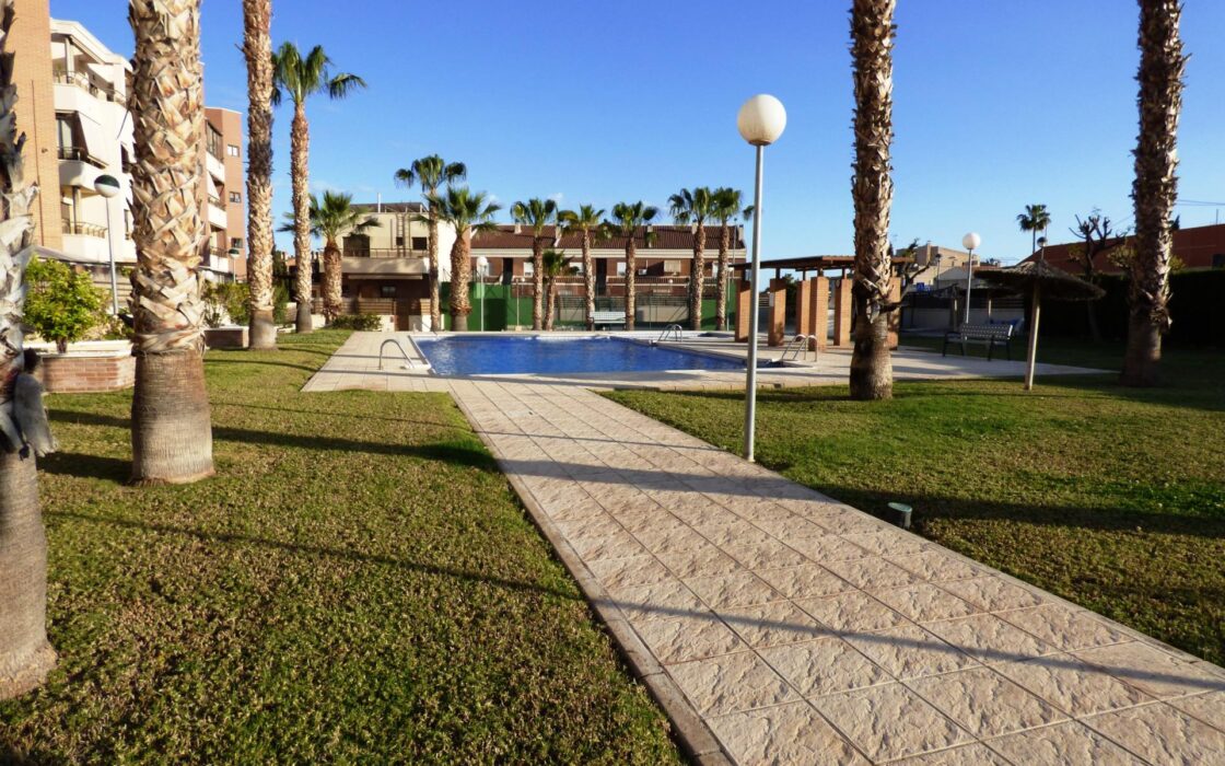 Апартаменты в Аликанте 144 кв.м с террасой и бассейном