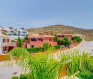 Вилла с 5 спальнями и террасой в Финестрате 242 кв.м