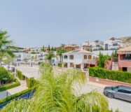 Вилла с 5 спальнями и террасой в Финестрате 242 кв.м