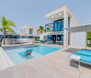 Вилла с 5 спальнями и террасой в Финестрате 242 кв.м