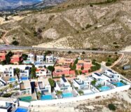 Вилла с 5 спальнями и террасой в Финестрате 242 кв.м