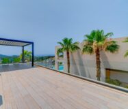 Вилла с 5 спальнями и террасой в Финестрате 242 кв.м