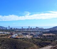 Вилла с 5 спальнями и террасой в Финестрате 242 кв.м