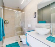 Вилла с 5 спальнями и террасой в Финестрате 242 кв.м