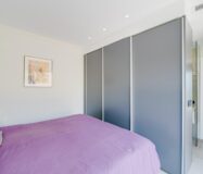 Вилла с 5 спальнями и террасой в Финестрате 242 кв.м