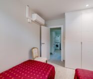 Вилла с 5 спальнями и террасой в Финестрате 242 кв.м