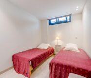 Вилла с 5 спальнями и террасой в Финестрате 242 кв.м