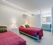 Вилла с 5 спальнями и террасой в Финестрате 242 кв.м