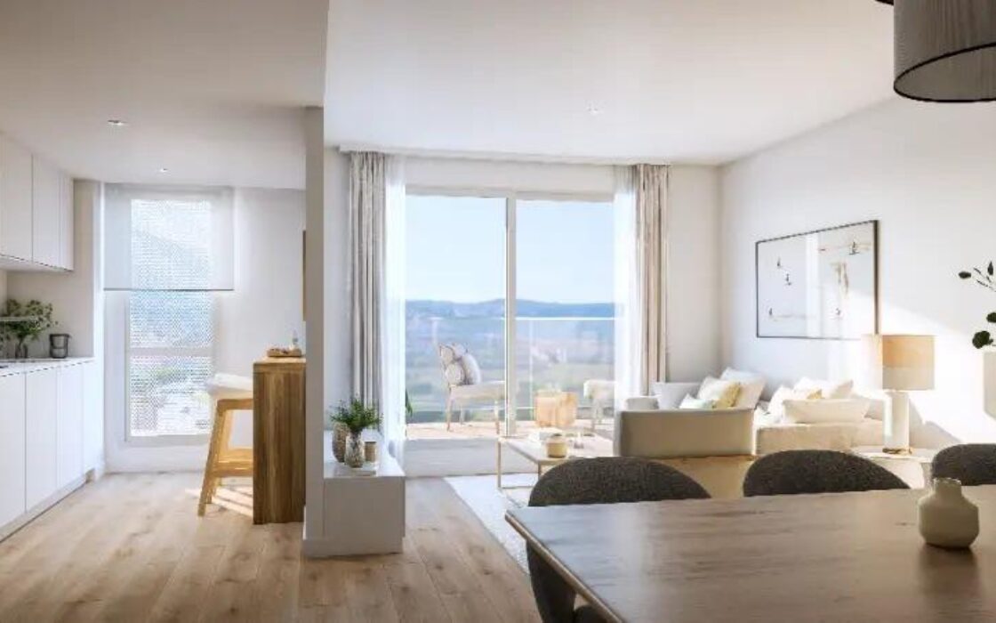 Квартири в Денні з терасами біля моря, 1-4 спальні