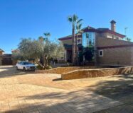 Просторный дом в Рохалес с бассейном и террасой 450 кв.м