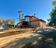 Просторный дом в Рохалес с бассейном и террасой 450 кв.м