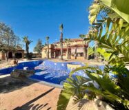 Просторный дом в Рохалес с бассейном и террасой 450 кв.м