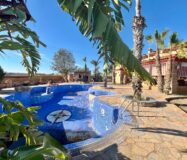 Просторный дом в Рохалес с бассейном и террасой 450 кв.м