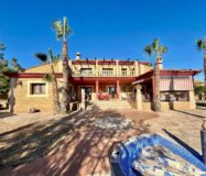 Просторный дом в Рохалес с бассейном и террасой 450 кв.м