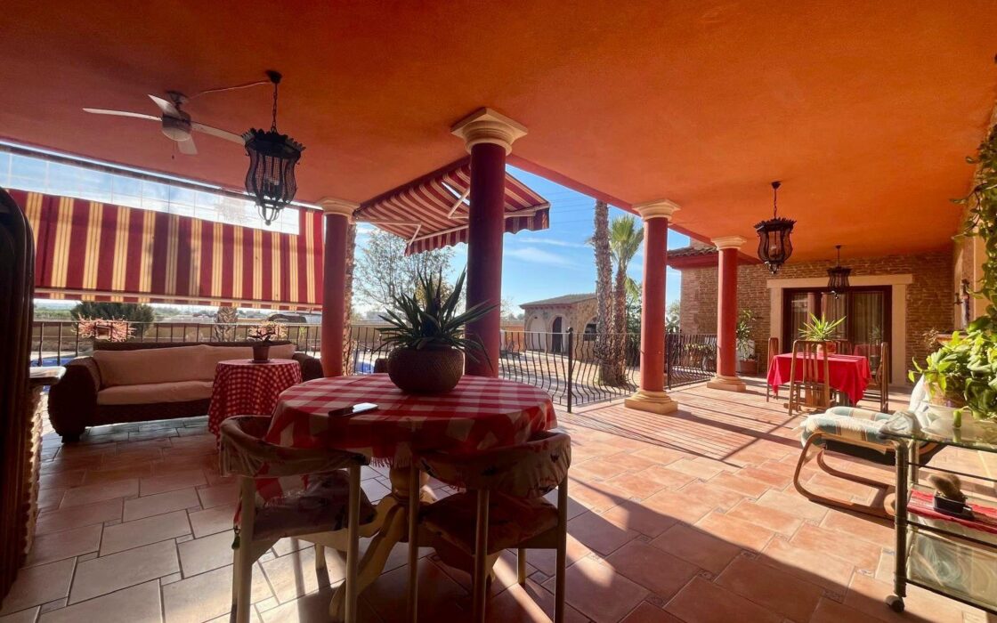 Просторный дом в Рохалес с бассейном и террасой 450 кв.м