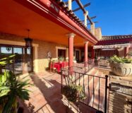 Просторный дом в Рохалес с бассейном и террасой 450 кв.м