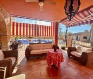 Просторный дом в Рохалес с бассейном и террасой 450 кв.м