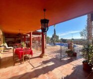 Просторный дом в Рохалес с бассейном и террасой 450 кв.м