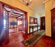 Просторный дом в Рохалес с бассейном и террасой 450 кв.м