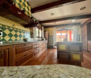 Просторный дом в Рохалес с бассейном и террасой 450 кв.м