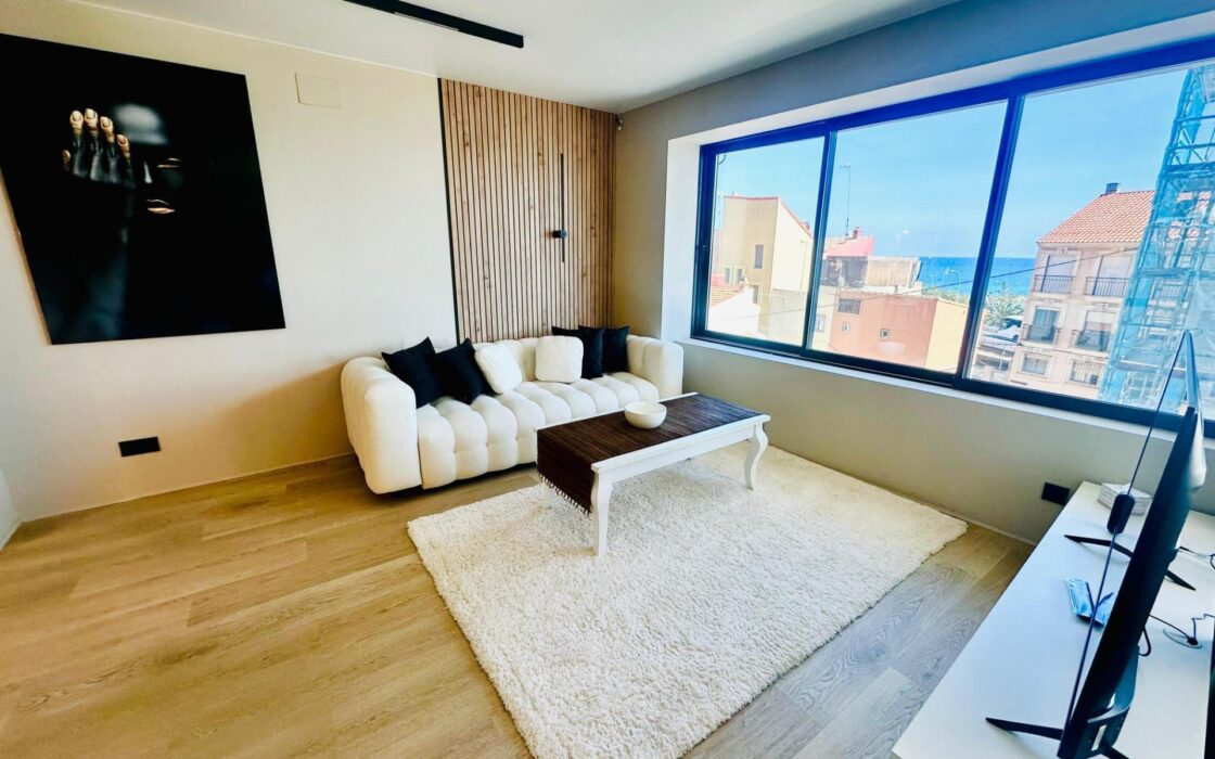 Продается квартира 100 кв.м с видом на море в Аликанте