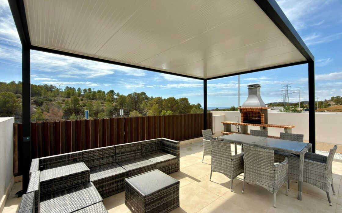 Вилла с террасой у моря в Финестрате, 3 спальни, 107 кв.м