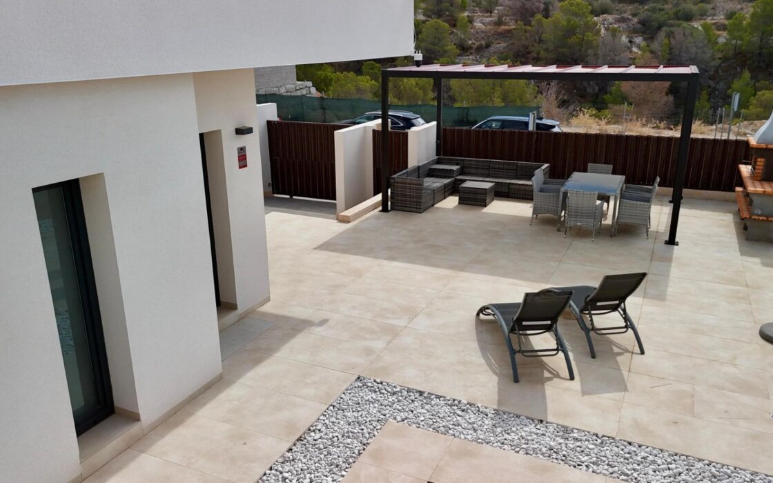 Вилла с террасой у моря в Финестрате, 3 спальни, 107 кв.м