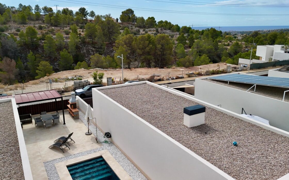 Вилла с террасой у моря в Финестрате, 3 спальни, 107 кв.м