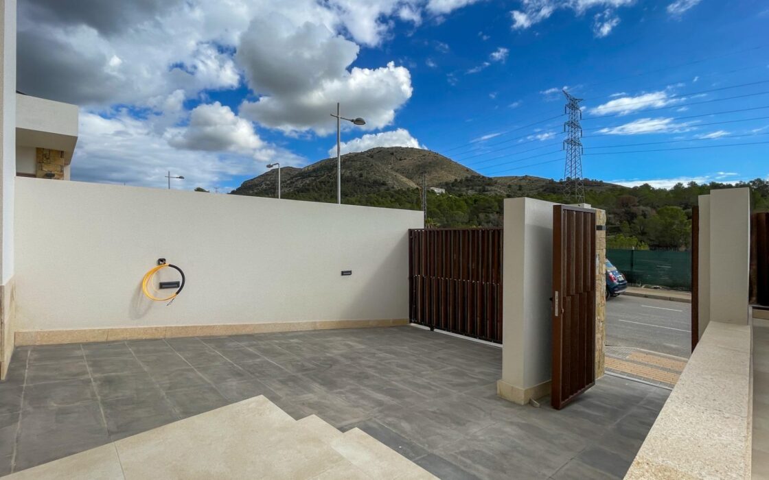 Вилла с террасой у моря в Финестрате, 3 спальни, 107 кв.м