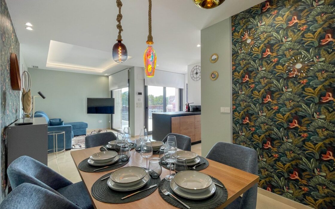 Вилла с террасой у моря в Финестрате, 3 спальни, 107 кв.м