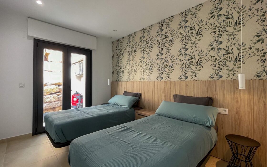 Вилла с террасой у моря в Финестрате, 3 спальни, 107 кв.м