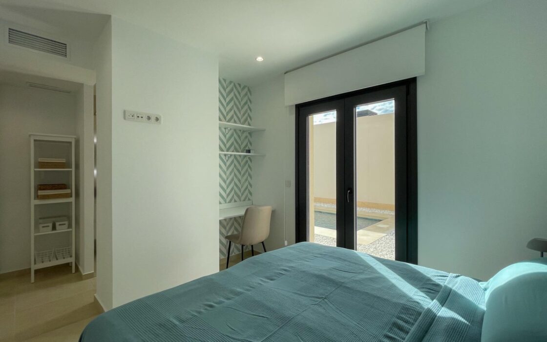 Вилла с террасой у моря в Финестрате, 3 спальни, 107 кв.м