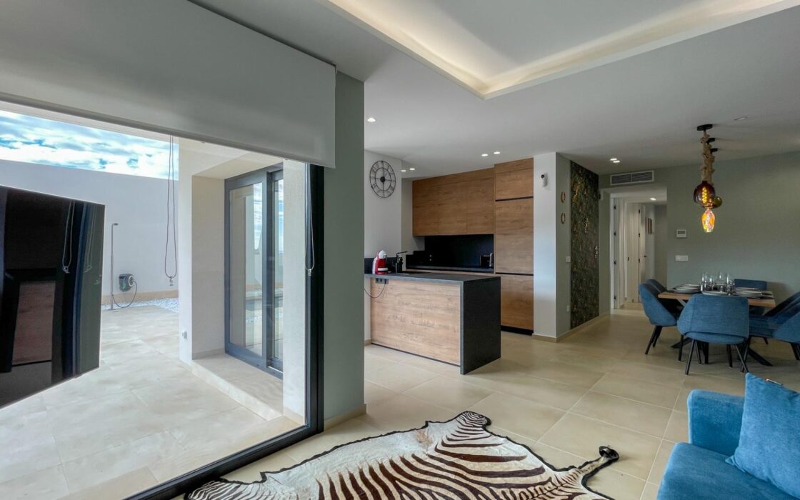 Вилла с террасой у моря в Финестрате, 3 спальни, 107 кв.м