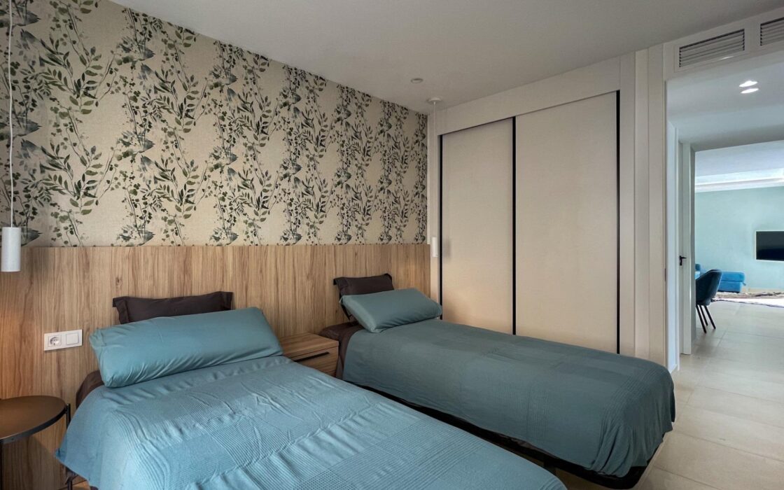 Вилла с террасой у моря в Финестрате, 3 спальни, 107 кв.м