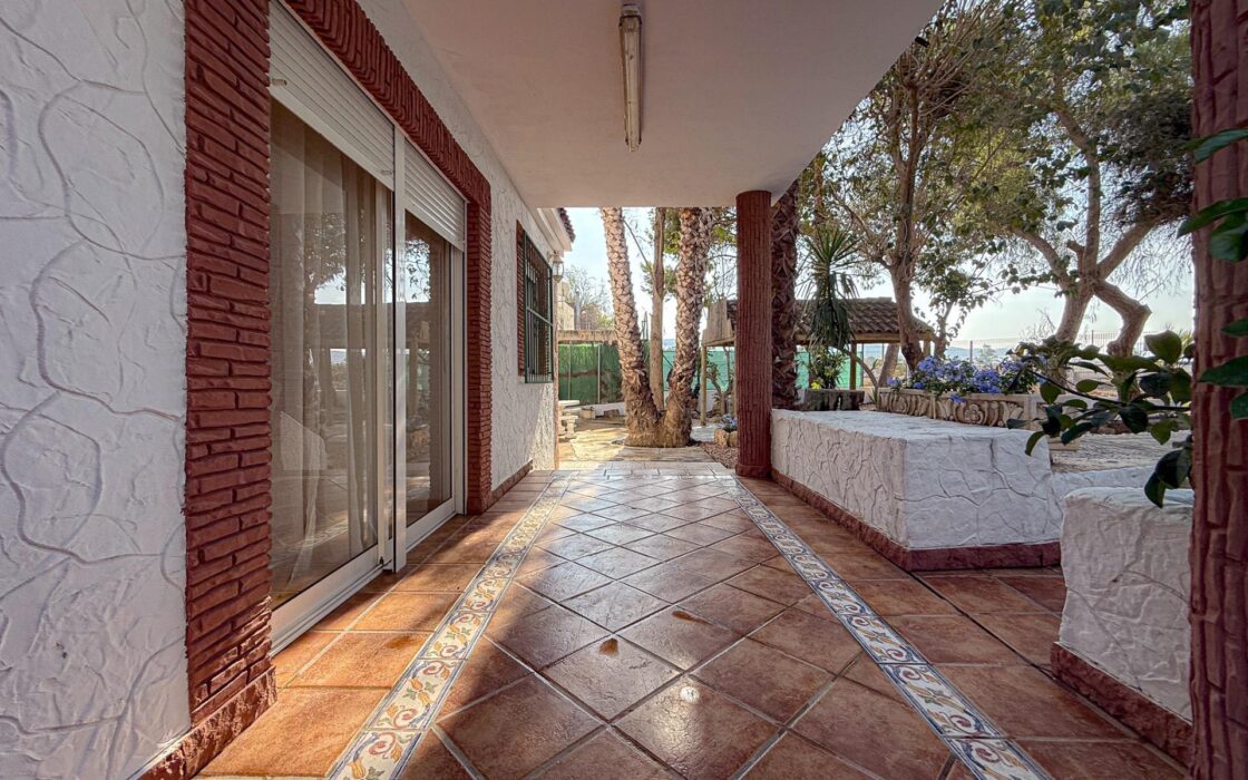 Вилла в Ориуэле с 5 спальнями и бассейном 143 кв.м