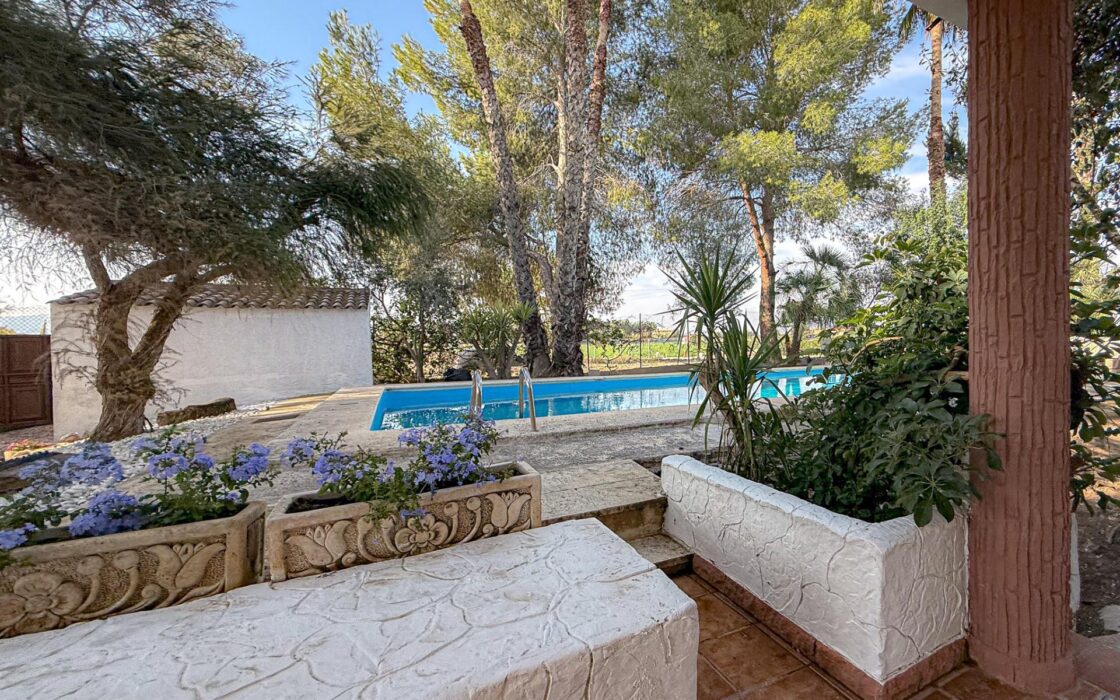 Вилла в Ориуэле с 5 спальнями и бассейном 143 кв.м