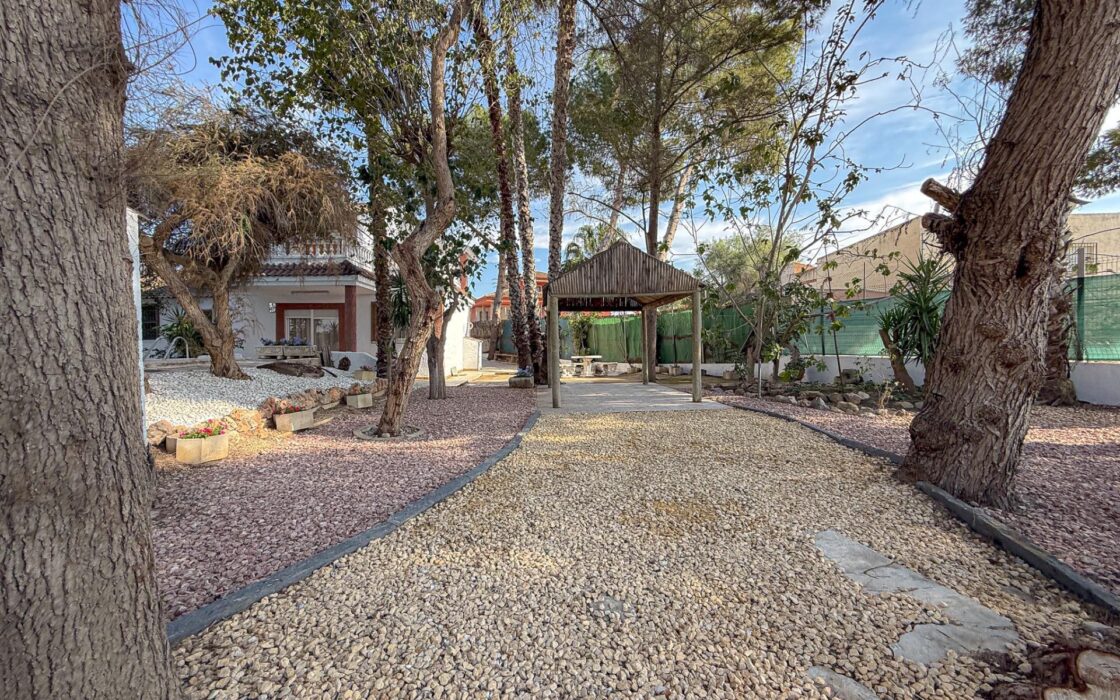 Вилла в Ориуэле с 5 спальнями и бассейном 143 кв.м