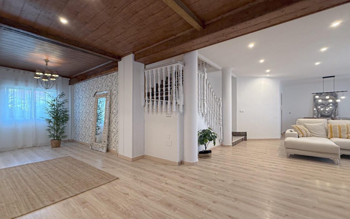 Вилла в Ориуэле с 5 спальнями и бассейном 143 кв.м