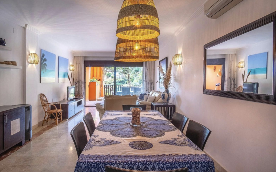 Просторные апартаменты с садом в Эстепоне 2 спальни 91 кв.м