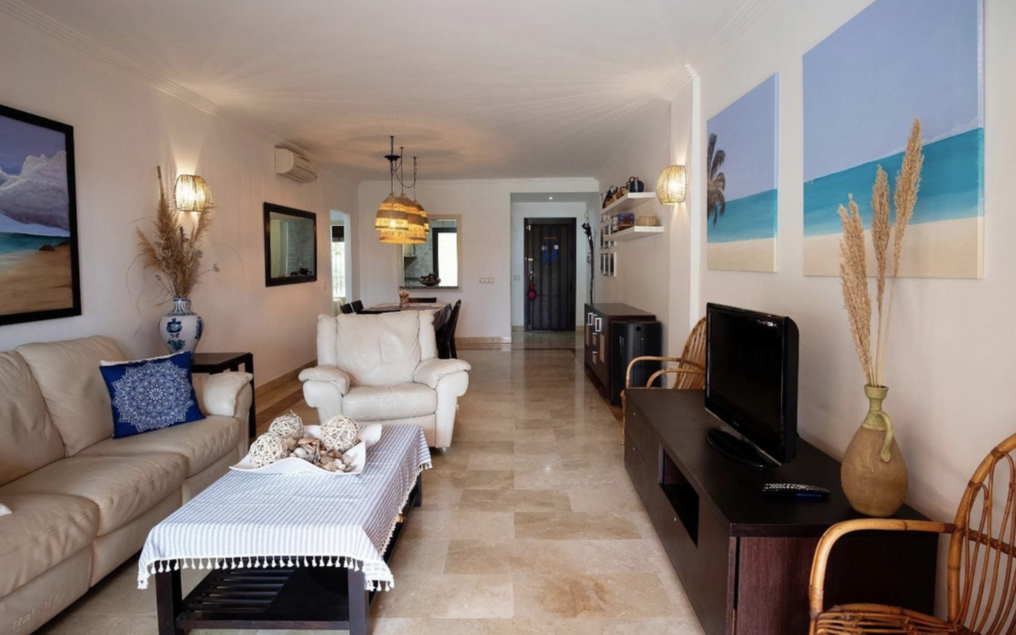 Просторные апартаменты с садом в Эстепоне 2 спальни 91 кв.м